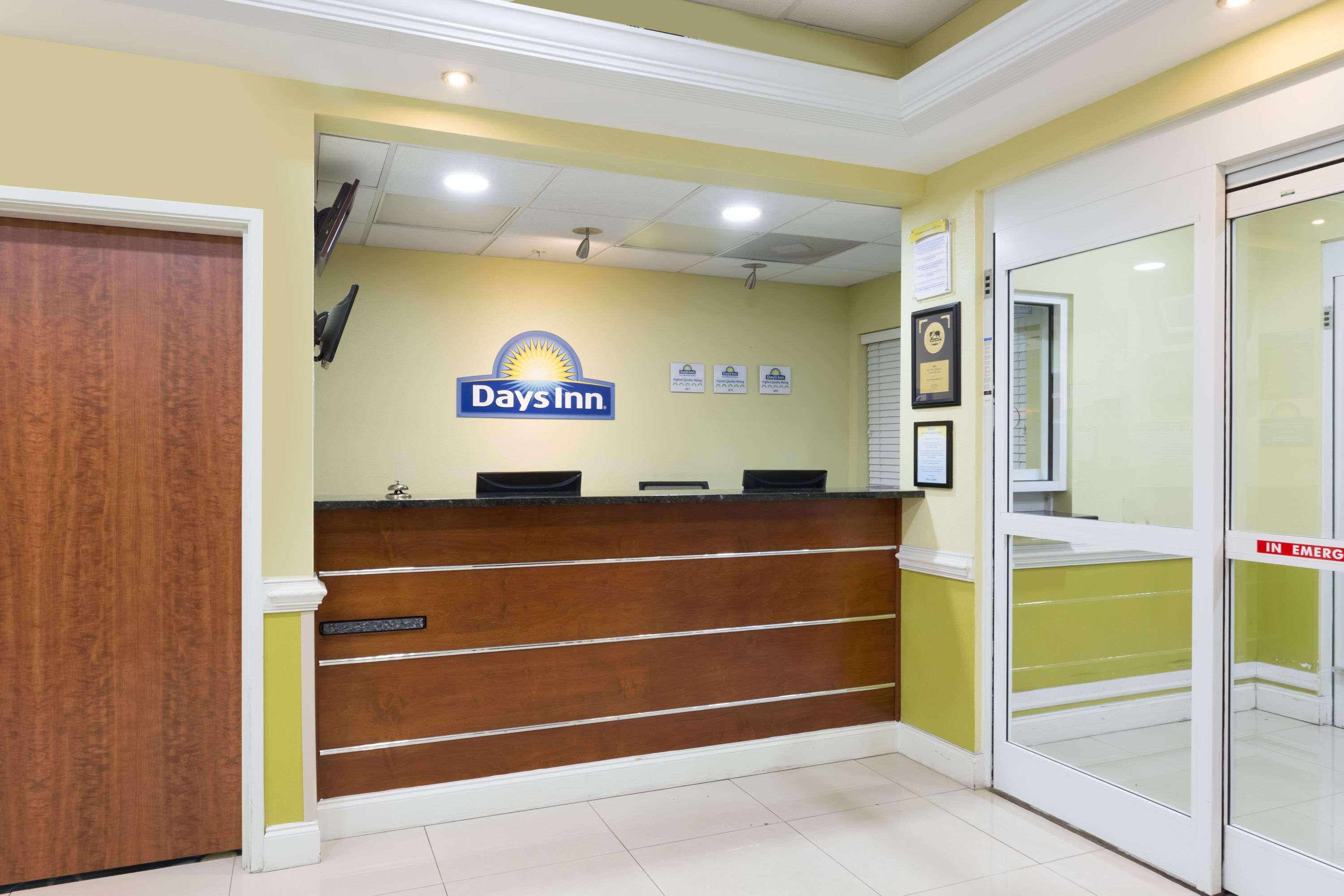 Days Inn & Suites By Wyndham Savannah North I-95 Порт Уэнтворт Экстерьер фото