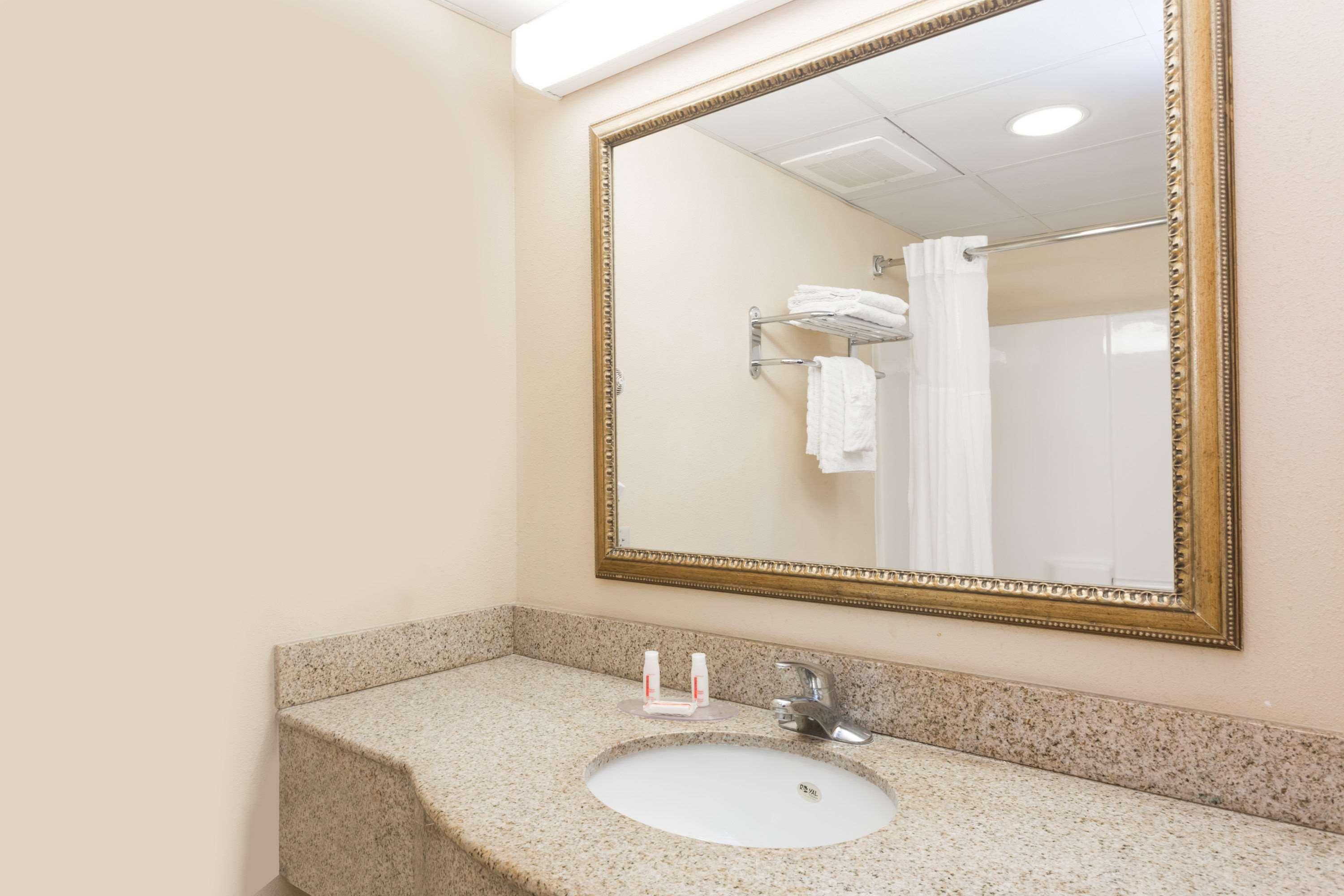 Days Inn & Suites By Wyndham Savannah North I-95 Порт Уэнтворт Экстерьер фото