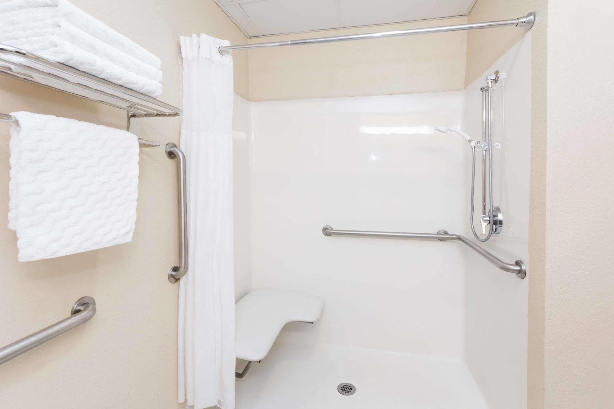 Days Inn & Suites By Wyndham Savannah North I-95 Порт Уэнтворт Экстерьер фото